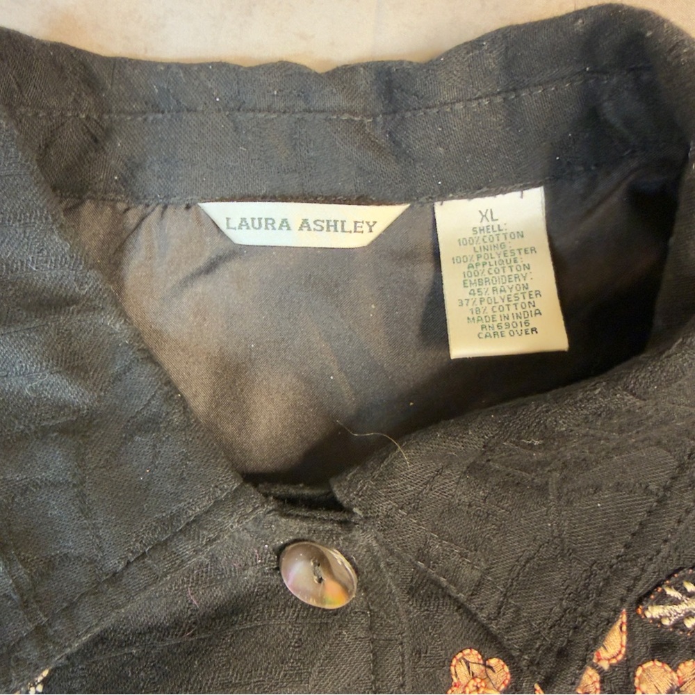 Laura Ashley Vintage Black Floral Embroidered Cotton‎ Jacket - Size XL - Picture 2 of 9